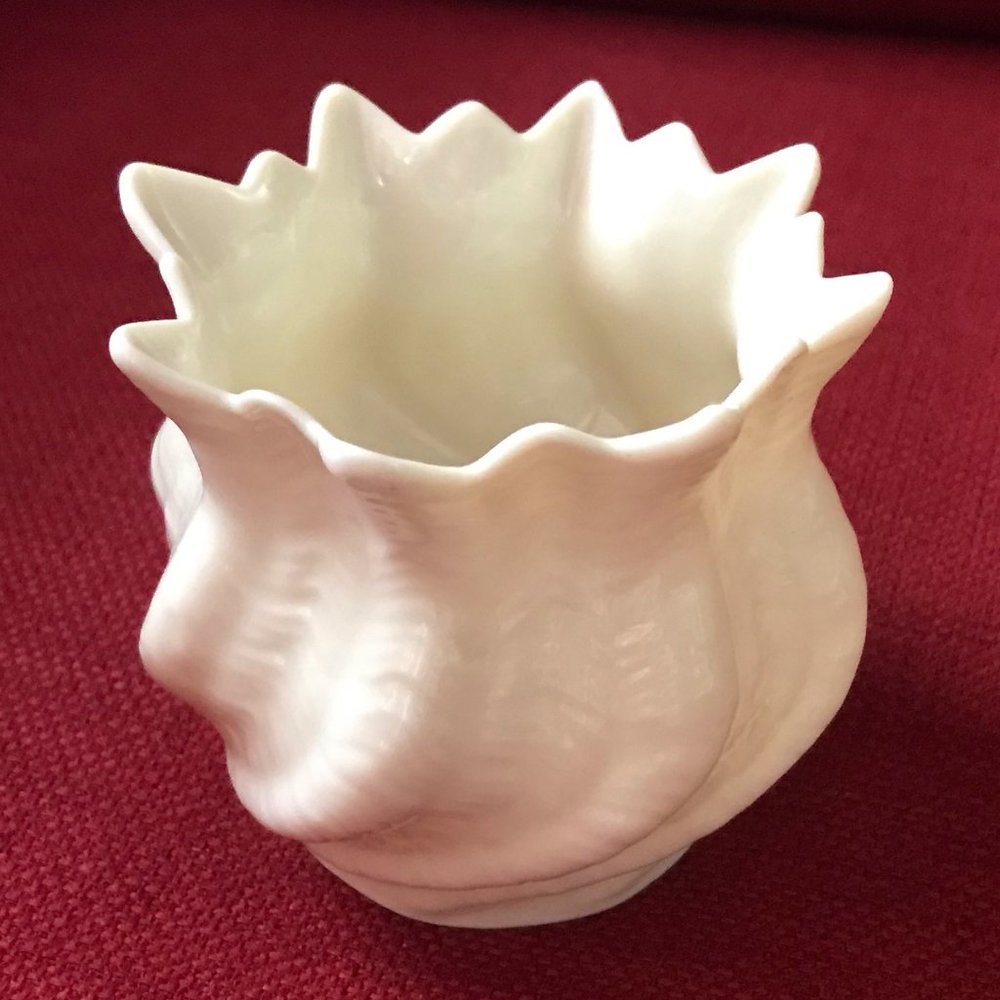 Belleek Irish ceramic pot